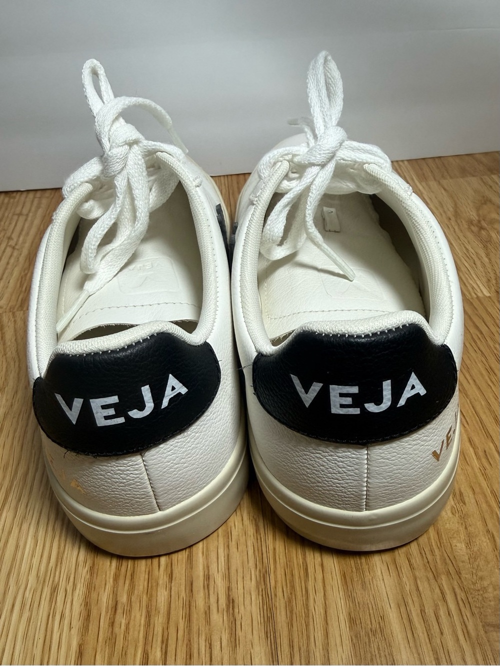 Veja White Low-Top Sneakers with Black V Logo - Picture 3 of 5